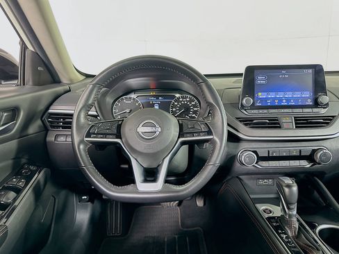 Used 2024 Nissan Altima 2.5 SR image 17
