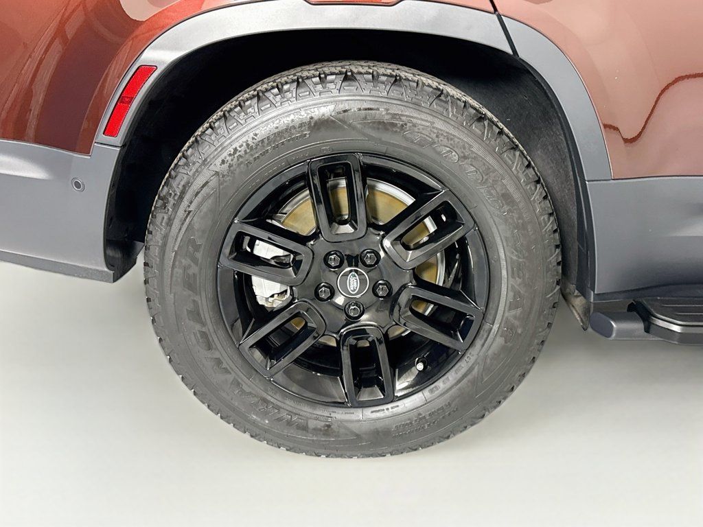 Used 2025 Land Rover Defender 130 S AWD/4WD image 33