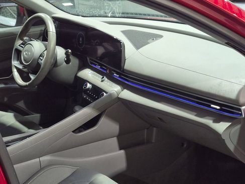 Used 2025 Hyundai Elantra SEL FWD image 25