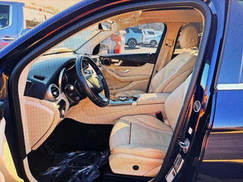 Used 2017 Mercedes-Benz GLC 300 4MATIC w/ Premium 1 Package image 4