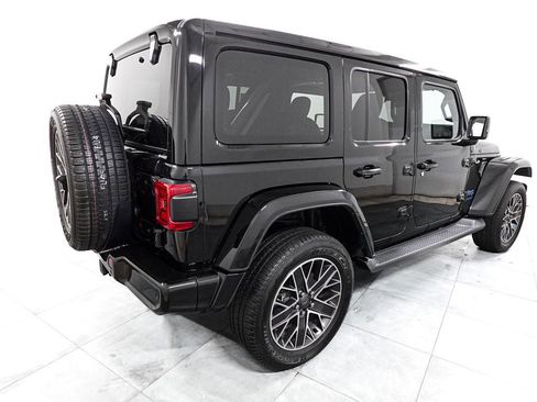 Used 2023 Jeep Wrangler Unlimited Sahara AWD/4WD image 7