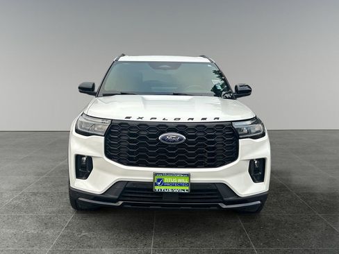 Used 2025 Ford Explorer ST-Line w/ ST-Line Street Pack image 2