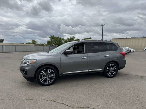 Used 2020 Nissan Pathfinder Platinum image 6