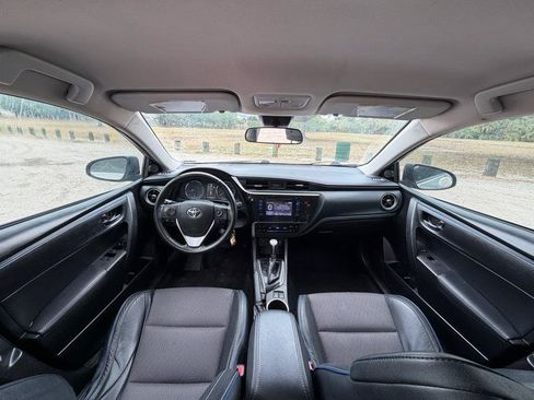 Used 2018 Toyota Corolla SE FWD image 7