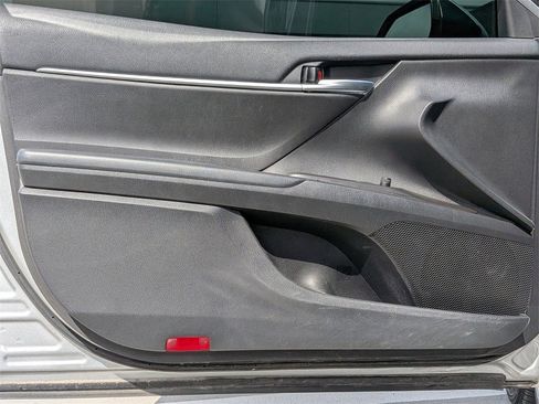 Used 2021 Toyota Camry SE image 10