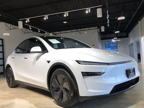 Used 2026 Tesla Model Y Long Range image 5