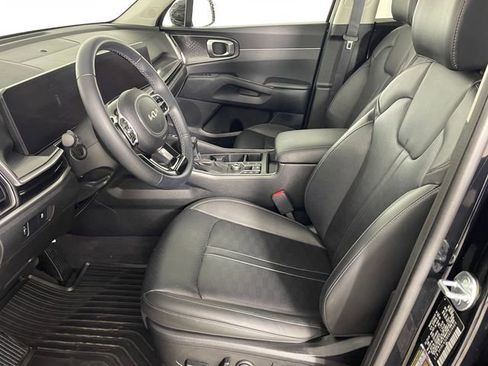 Certified 2025 Kia Sorento S image 2