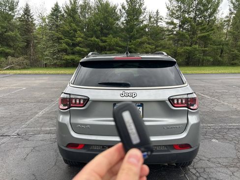 Used 2022 Jeep Compass Limited AWD/4WD image 6