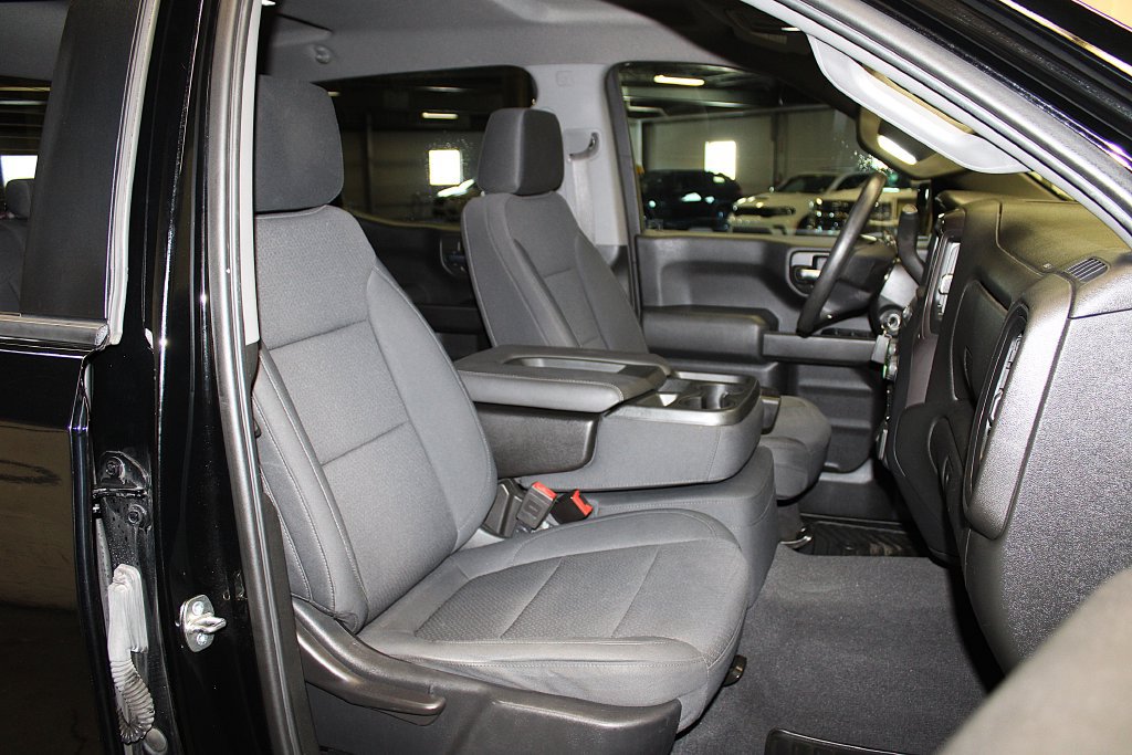 Used 2020 Chevrolet Silverado 1500 Custom w/ Custom Value Package AWD/4WD image 29