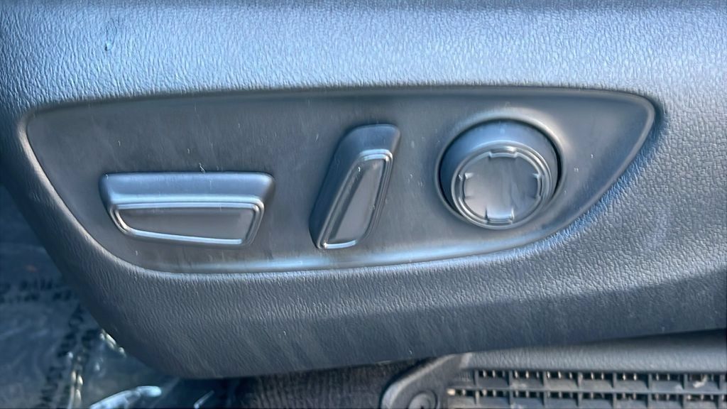 Certified 2025 Toyota Sienna XLE FWD image 16