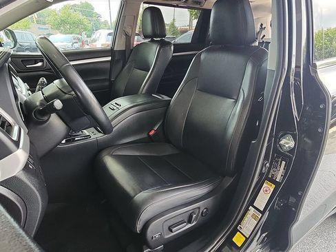 Used 2019 Toyota Highlander XLE AWD/4WD image 20