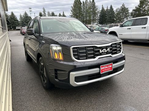 New 2025 Kia Telluride S image 3