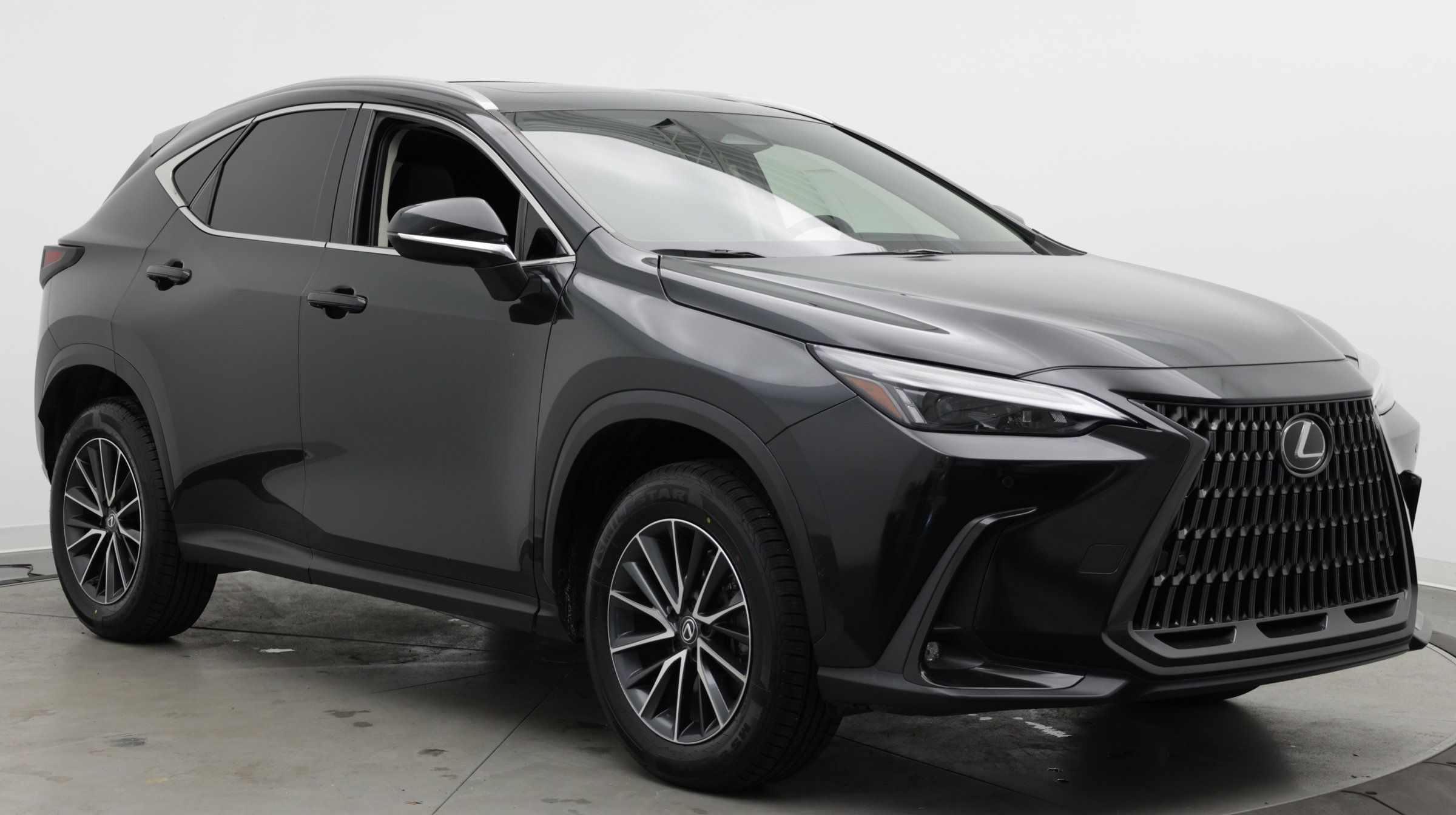 Used 2025 Lexus NX 250 FWD w/ Towing Package (2000 Lbs) image 3