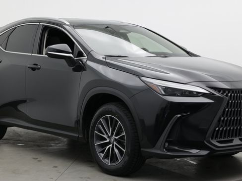 Used 2025 Lexus NX 250 FWD w/ Towing Package (2000 Lbs) image 3