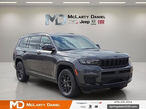 Used 2024 Jeep Grand Cherokee L Laredo image 1
