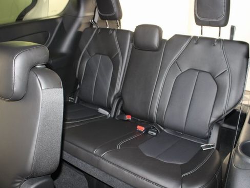 New 2026 Chrysler Pacifica Select image 19
