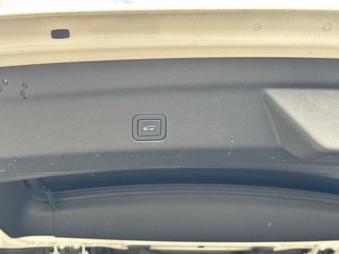 Used 2023 Chevrolet Tahoe Premier RWD image 13