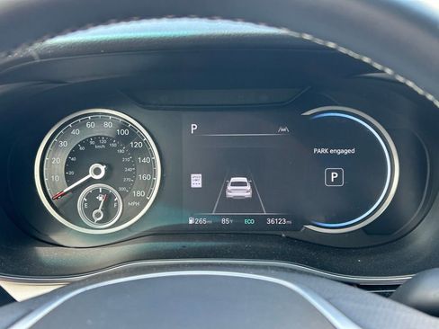 Used 2025 Genesis G70 2.5T RWD image 30