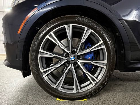 Used 2022 BMW X7 xDrive40i w/ M Sport Package AWD/4WD image 14