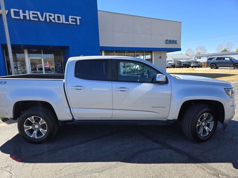 Used 2020 Chevrolet Colorado Z71 image 2