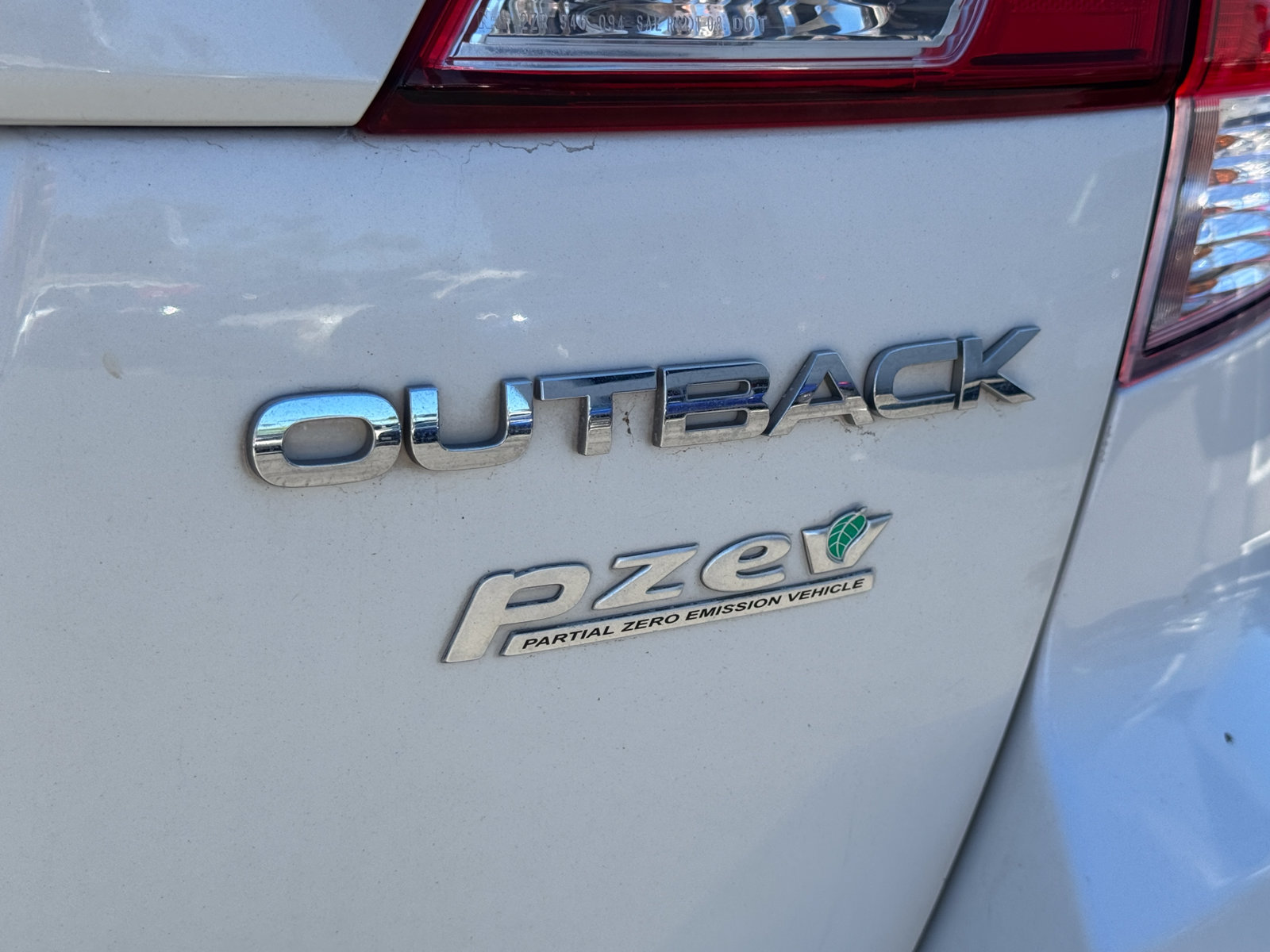 Used 2011 Subaru Outback 2.5i Limited w/ PWR Moonroof Pkg AWD/4WD image 2