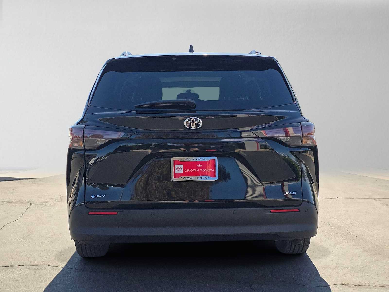 Used 2026 Toyota Sienna XLE FWD image 4