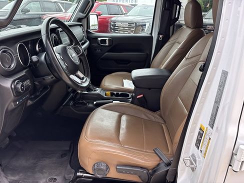 Used 2022 Jeep Wrangler Unlimited Sahara w/ Cold Weather Group AWD/4WD image 16
