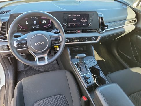Used 2023 Kia Sportage LX image 8