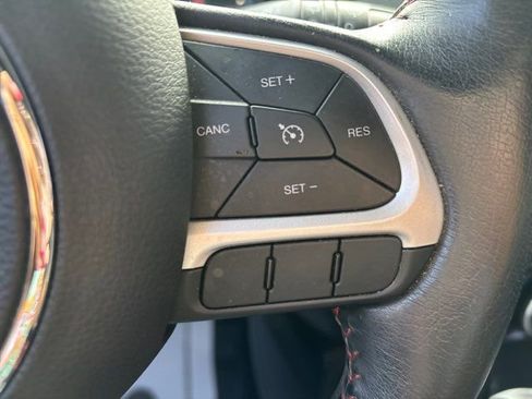 Used 2017 Jeep Renegade Trailhawk w/ Premium Trailhawk Package AWD/4WD image 45