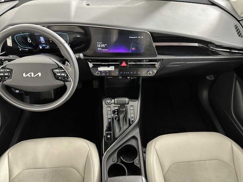 Used 2023 Kia Niro EX image 15