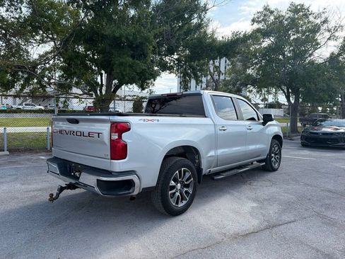 Used 2022 Chevrolet Silverado 1500 LT AWD/4WD image 5