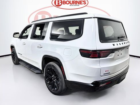 Used 2023 Jeep Wagoneer Series II AWD/4WD image 10