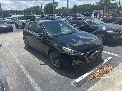 Used 2018 Hyundai Elantra GT Sport FWD image 3