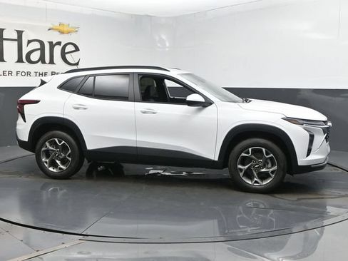 Used 2025 Chevrolet Trax LT w/ Driver Confidence Package FWD image 27