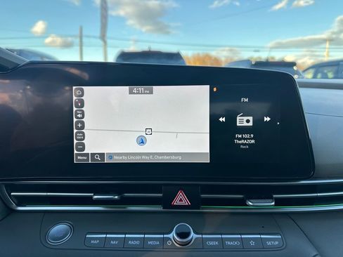 Used 2024 Hyundai Elantra SEL image 25