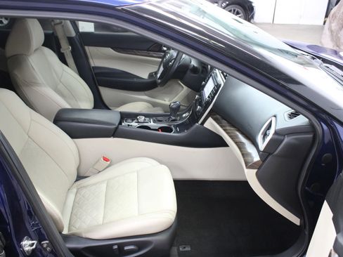 Used 2017 Nissan Maxima Platinum image 14