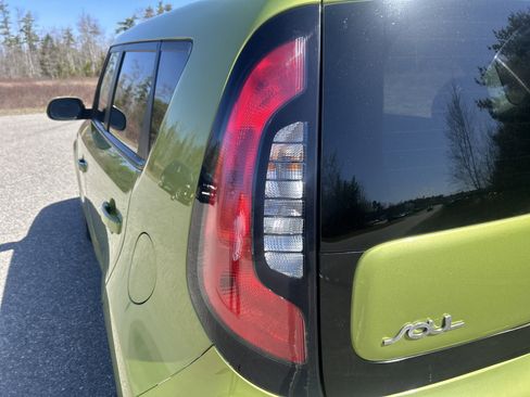 Used 2017 Kia Soul FWD image 13