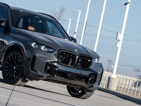 New 2026 BMW X5 M60i w/ Executive Package image 3