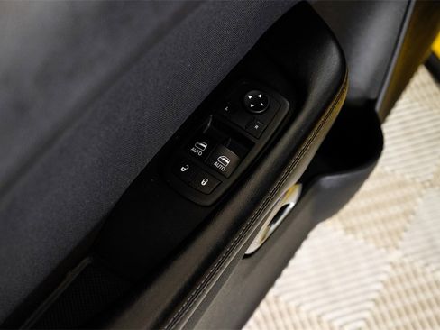 Used 2017 Dodge Challenger R/T image 35