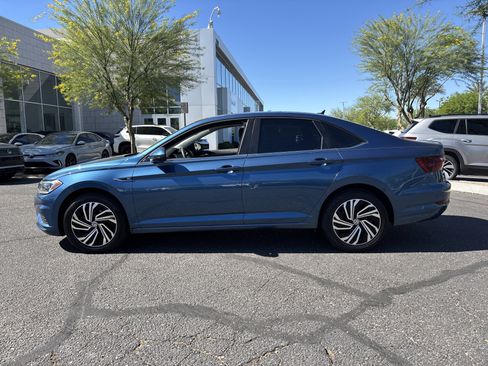 Used 2021 Volkswagen Jetta SEL image 2