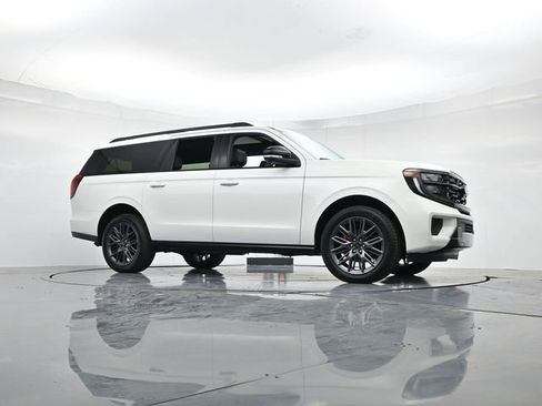 New 2025 Ford Expedition Max Platinum w/ Stealth Performance Package image 33