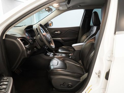 Used 2020 Jeep Cherokee Latitude Plus image 4