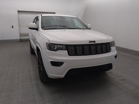 Used 2019 Jeep Grand Cherokee Altitude RWD image 14