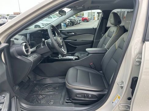 New 2026 Chevrolet Trax ACTIV w/ Sunroof Package FWD image 2
