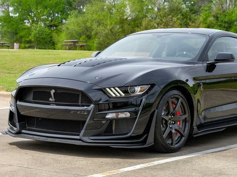 Used 2020 Ford Mustang Shelby GT500 w/ Carbon Fiber Track Pack RWD image 8