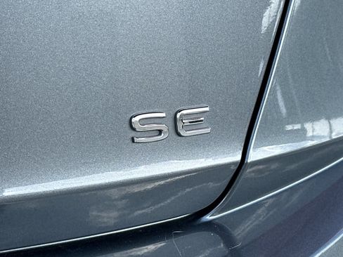 Used 2022 Volkswagen Jetta SE image 25