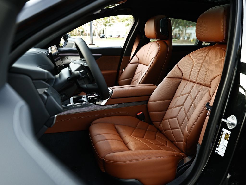 New 2027 BMW 740i w/ Executive Package RWD image 21