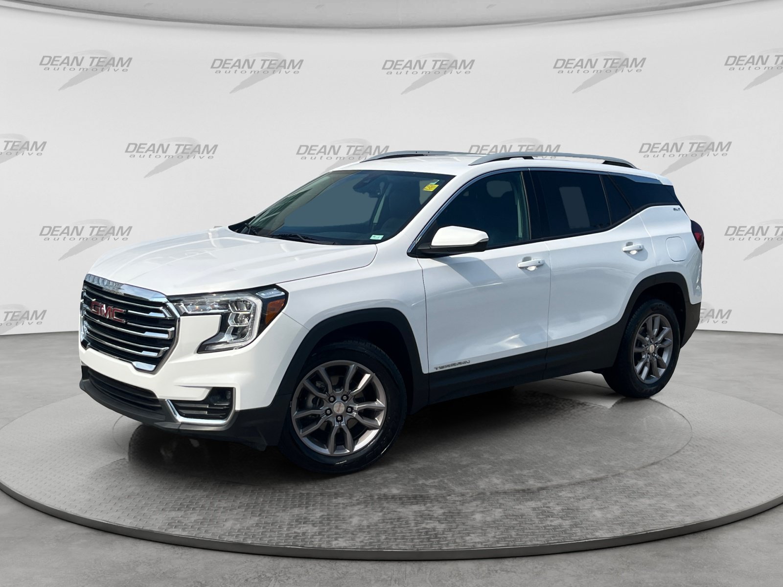 Used 2024 GMC Terrain SLT AWD/4WD image 3