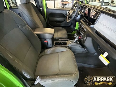 New 2025 Jeep Gladiator Sport AWD/4WD image 12
