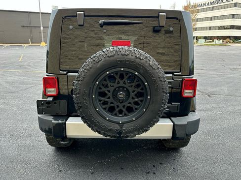 Used 2014 Jeep Wrangler Unlimited Sahara w/ Dual Top Group image 4